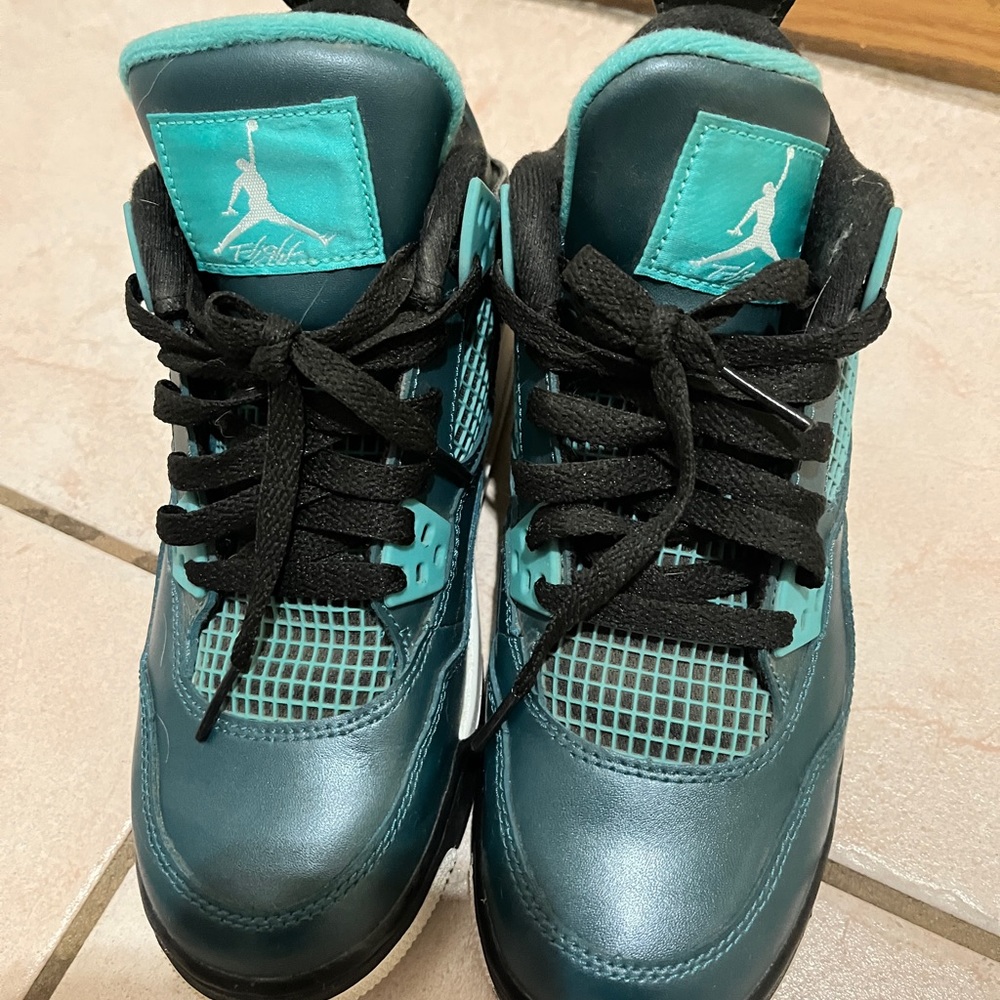 Nike Jordan 4 Retro Shoes
